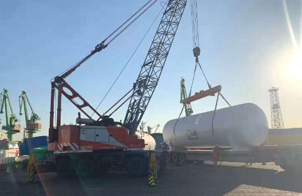 优发国际特装出口尼日利亚6台60立方LNG储罐到达港口
